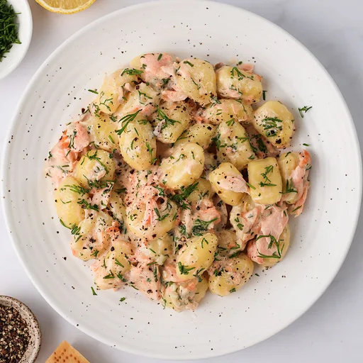Ñoquis con salmón cremosos (en una sola olla)