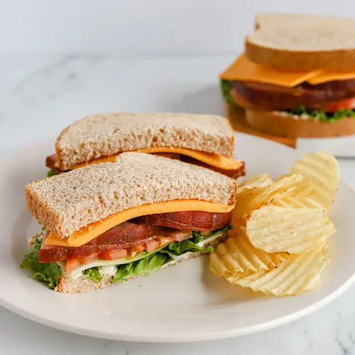 Sándwich frío de jamón loncheado