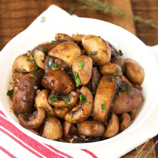 Receta de champiñones salteados con mantequilla de ajo y balsámico