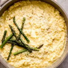 Risotto de limón y espárragos