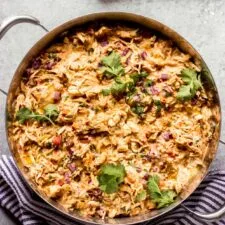 Pollo desmenuzado cremoso fácil a la sartén