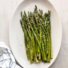 Espárragos asados con limón