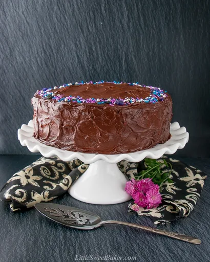 Tarta de chocolate con cobertura de dulce de azúcar