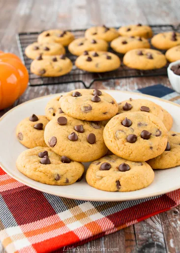 Chewy Pumpkin Chocolate Chip Cookies