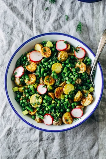 Ensalada de patatas de primavera