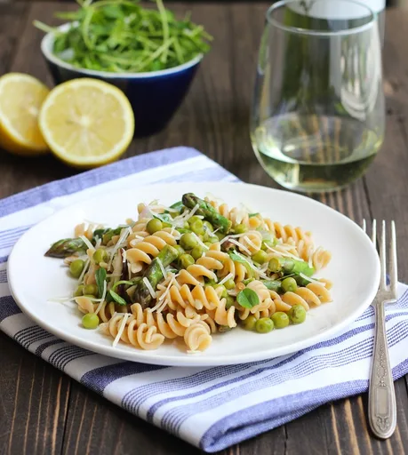 Pasta de verduras de primavera