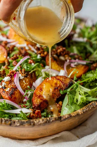 Ensalada de Melocotón a la Parrilla con Queso de Cabra