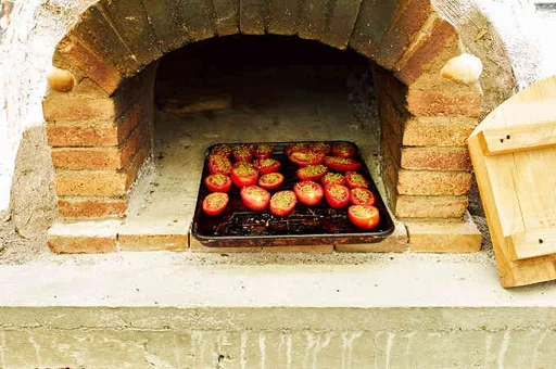 Tomates al horno con requesón y almendras