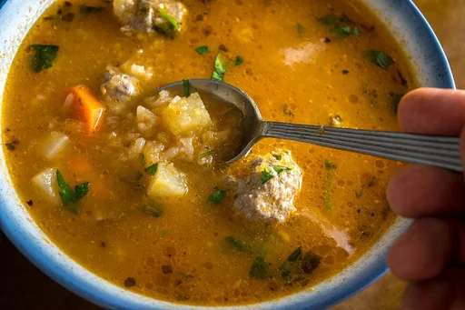 Sopa de Albóndigas