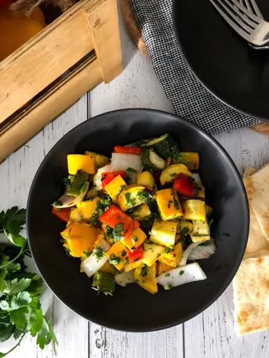 Grilled zucchini and bell pepper salad