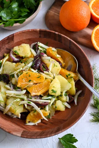 Ensalada Maniatiki (ensalada de patata con naranjas e hinojo)