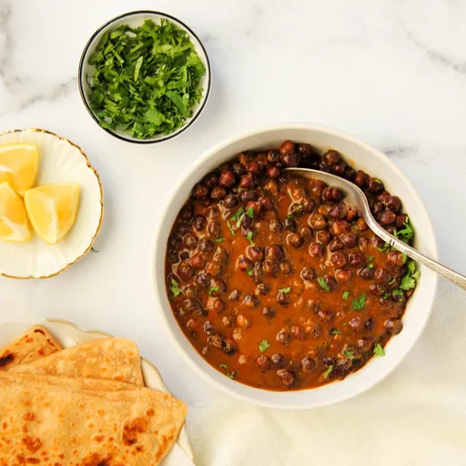 Kala Chana Curry {Gujarati Rasawala Kala Chana Nu Shak}