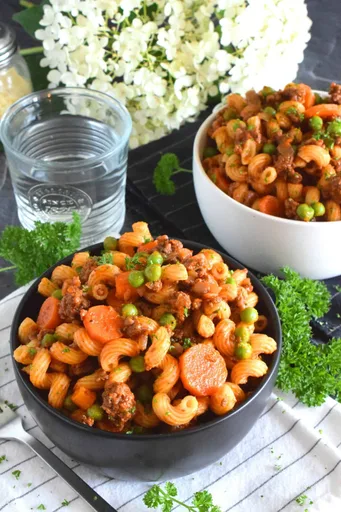 Pasta sabrosa con carne picada