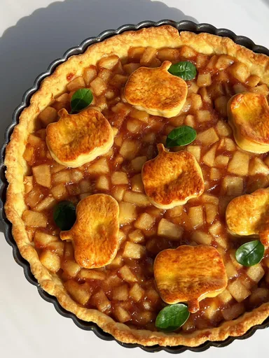 Receta de tarta de manzana con vídeo (relleno de manzana caramelizada y masa fácil)
