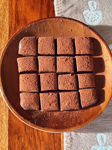 Homemade Chocolate Truffles (3 ingredient easy recipe)