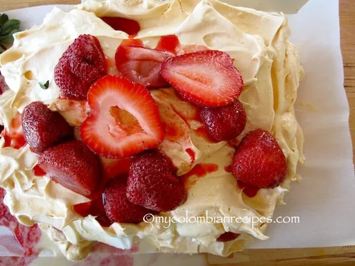 Receta de merengón de fresas (postre de merengue colombiano con fresas)