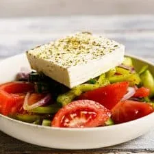 Traditional Greek Salad recipe (Horiatiki / Xoriatiki)