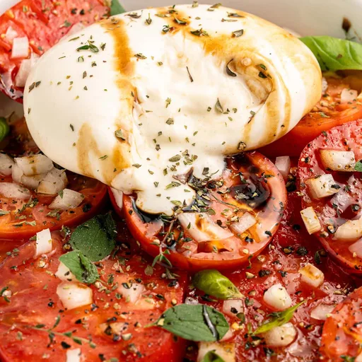 Ensalada de tomate y burrata