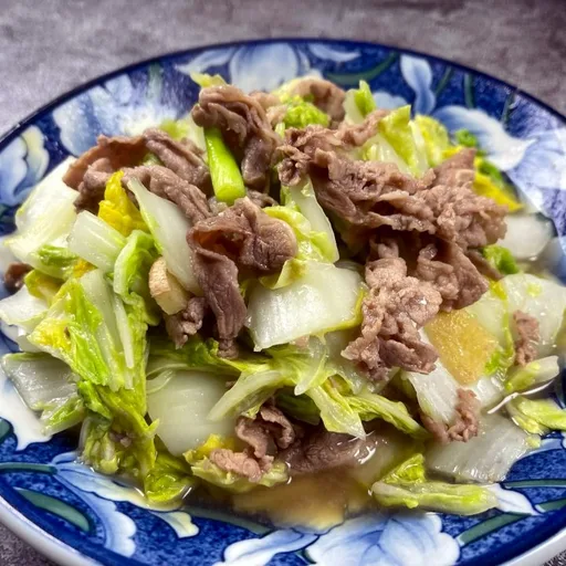 Salteño dulce de pak choi con ternera