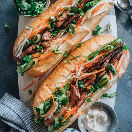 Sándwich Banh Mi de Jamón Sobrante (Rápido y Fácil)