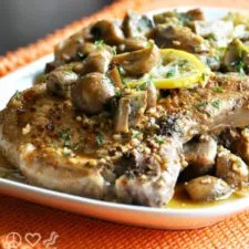 Filetes de cerdo al limón y ajo con champiñones (bajos en carbohidratos y sin gluten)