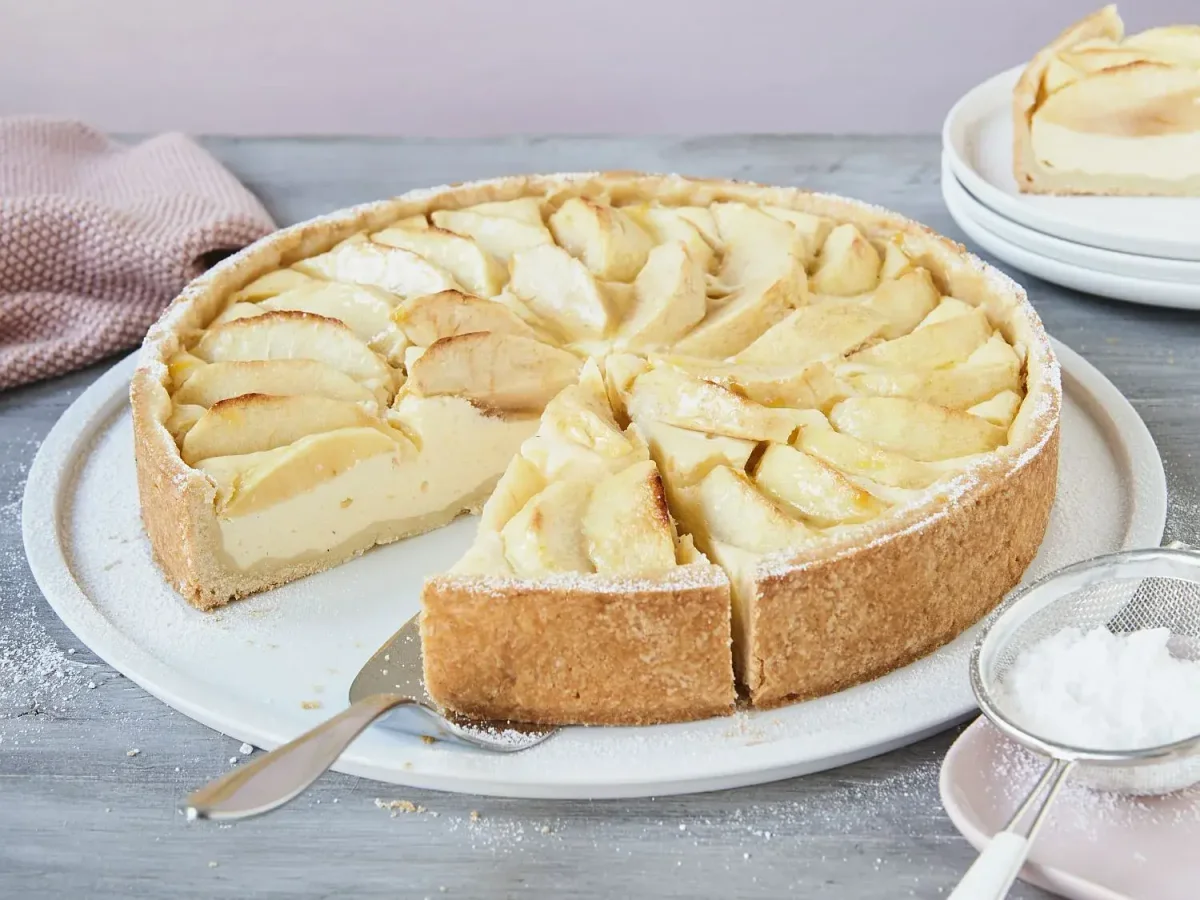 Apple and quark cake