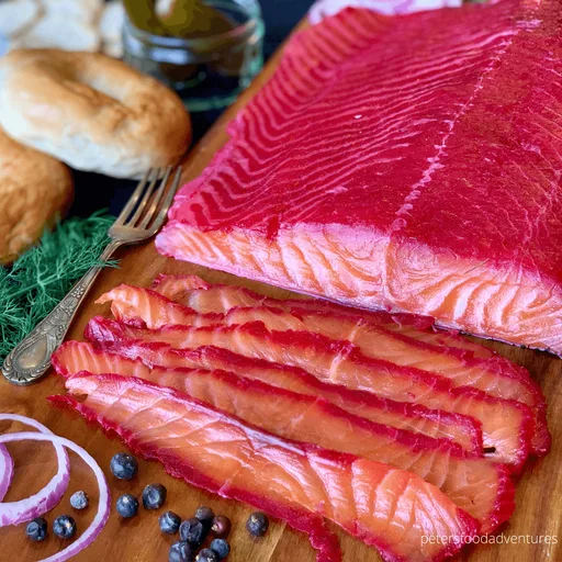 Salmón marinado a la remolacha