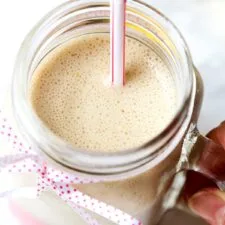Batido de plátano y mantequilla de cacahuete