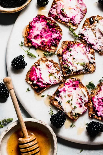 Receta de queso de cabra con moras