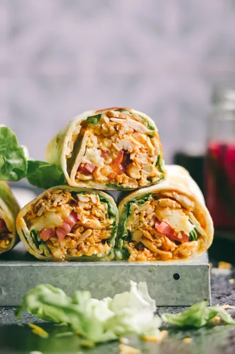 Wrap de pollo desmenuzado especiado