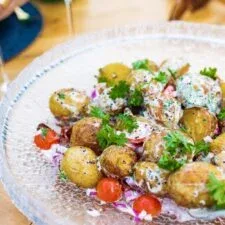 Potatis- eller Zucchinisallad med senapsfrön och bacon