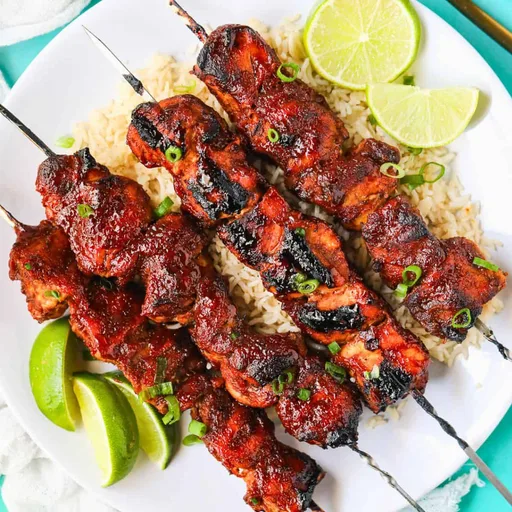 Brochetas de pollo con barbacoa de guayaba