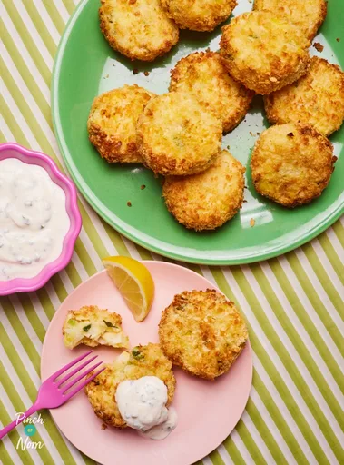 Pasteles de pescado y cebollino con eglefino ahumado
