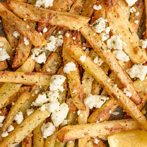 Patatas fritas griegas con feta