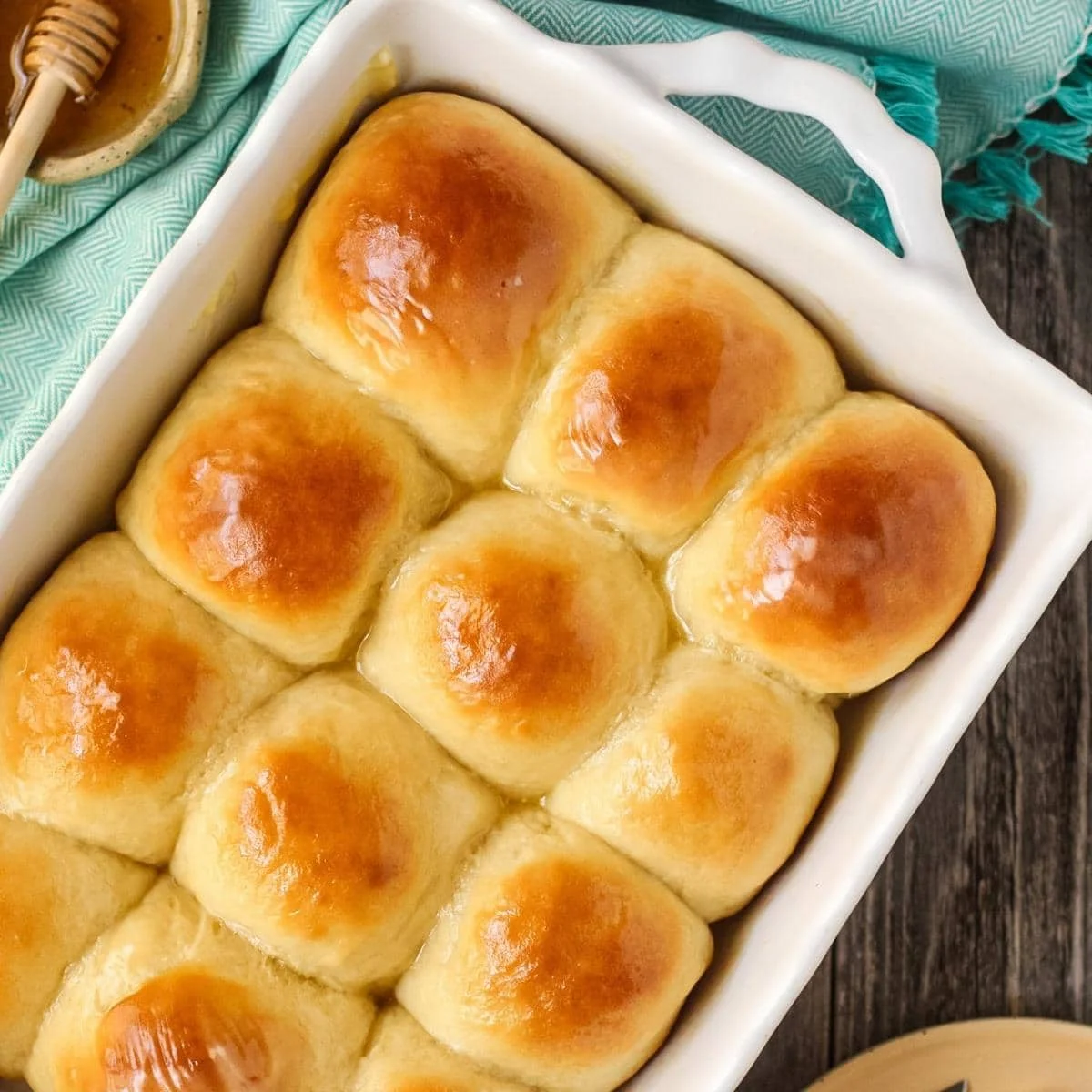1 Hour Dinner Rolls (Soft and Fluffy!)