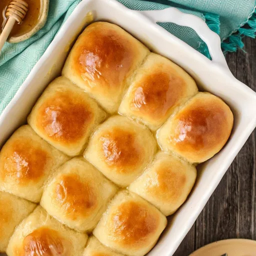 1 Hour Dinner Rolls (Soft and Fluffy!)