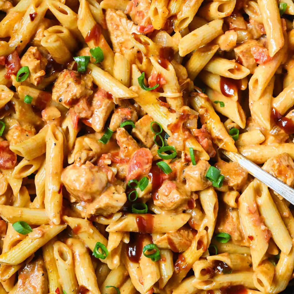 Pasta con pollo a la barbacoa