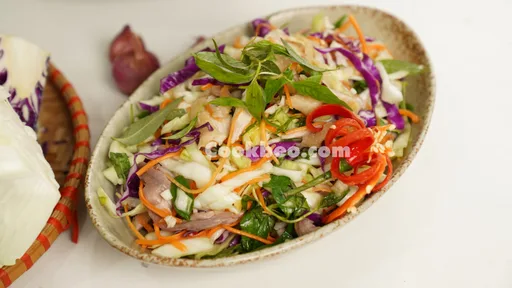 Ensalada de pollo desmenuzado