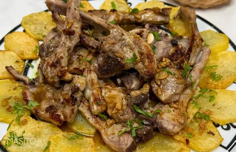 Chuletas de cordero al ajillo