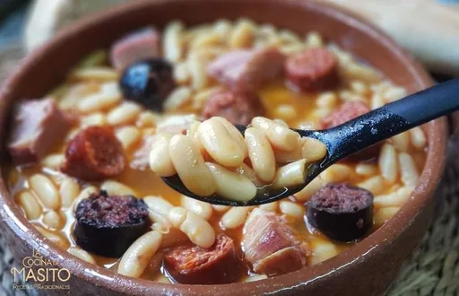 Fabada Asturiana al horno de leña: sabor tradicional y auténtico
