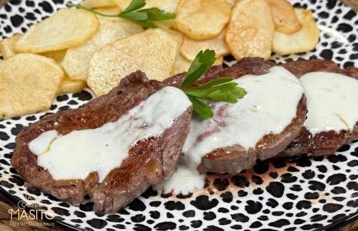 Solomillo de ternera en salsa roquefort