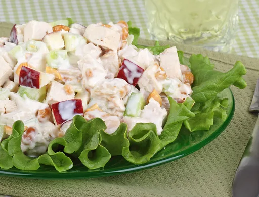 Ensalada crujiente de pollo y manzana