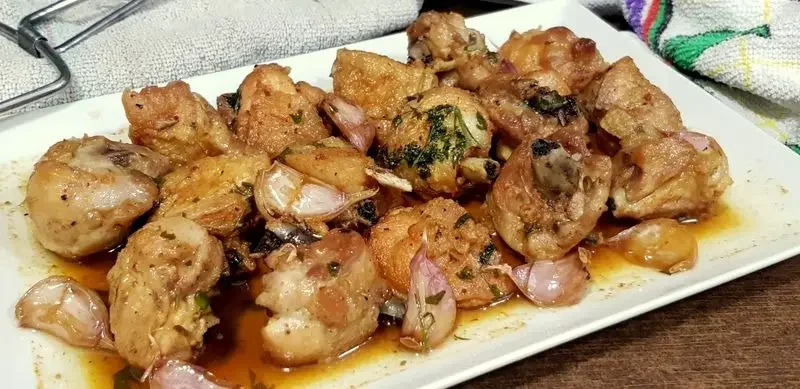 Pollo al ajillo