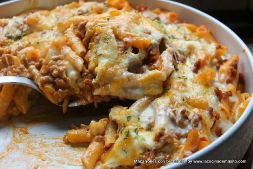 Macarrones con carne y bechamel