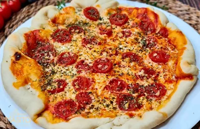 Pizza de tomate y ajo