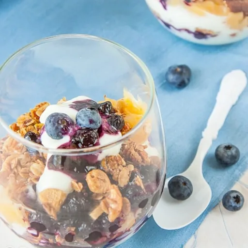 Parfaits de yogur, limón y arándanos