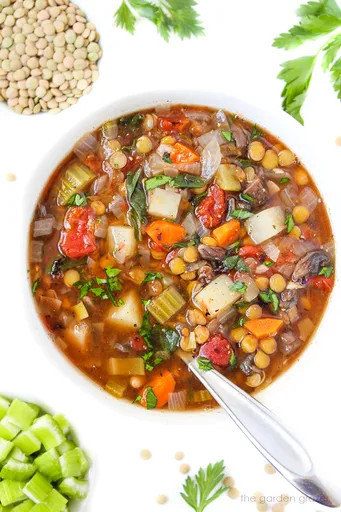 Sopa de lentejas con verduras (¡Fácil!)