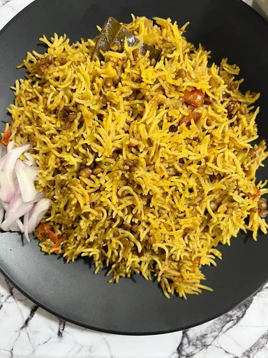 Arroz con Lentejas Marrones en una Olla