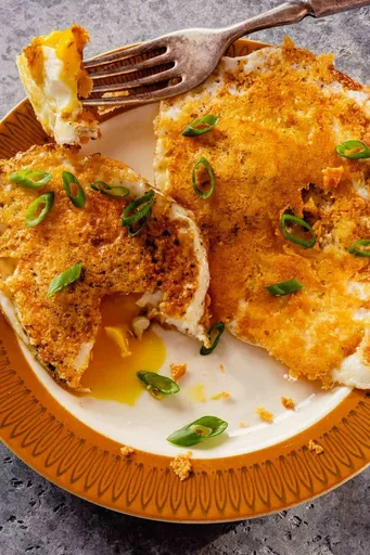 Huevos fritos con queso