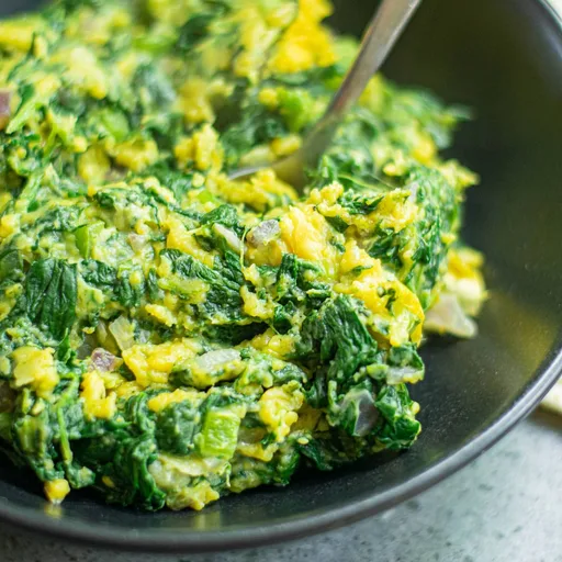 Huevos revueltos veganos